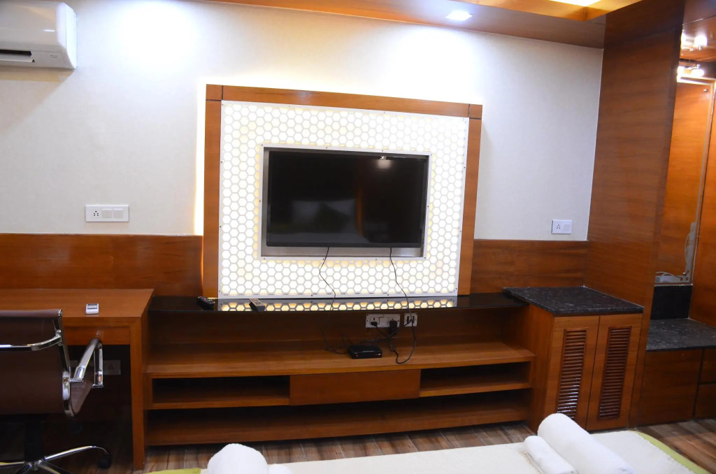 The Global Hotel by Platinum I 100m Medanta Hospital I Sector-38 I Gurgaon