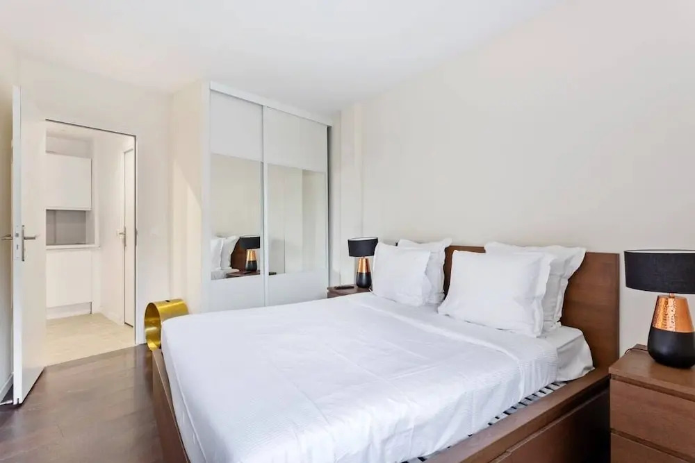 Modern Cosy 1-Bed Apartment Sleeps 6, in Paris