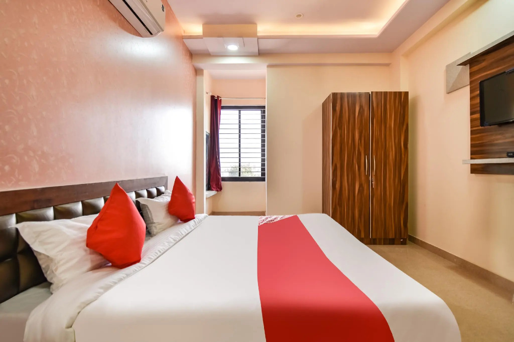 OYO 70183 Hotel Sai Kripa