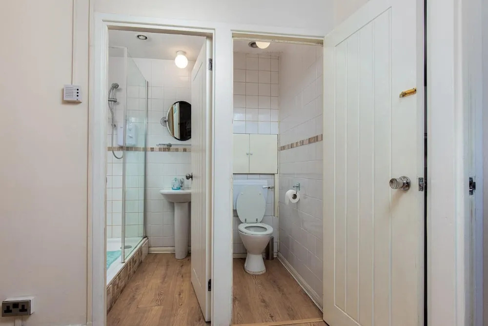 Queensland House Deluxe Guest Room