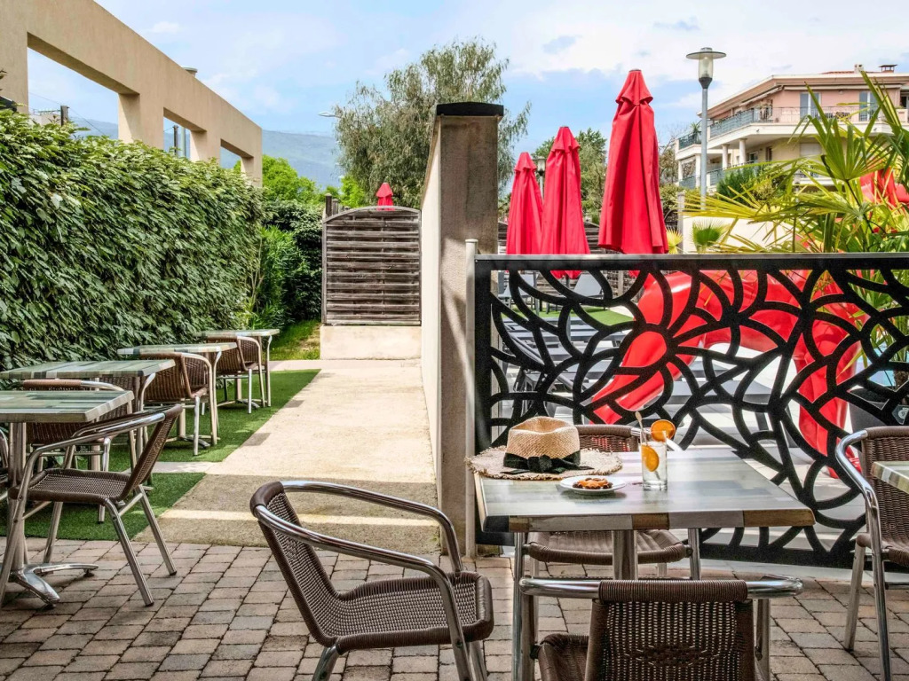 IBIS Cannes Mouans Sartoux Piscine parking gratuit
