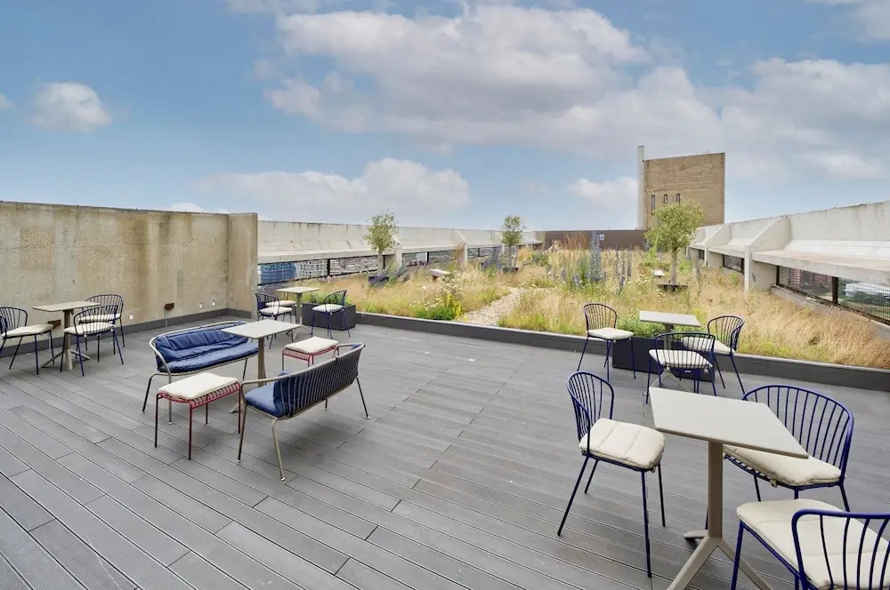 Stylish Three-bedroom Apartment in Poplar