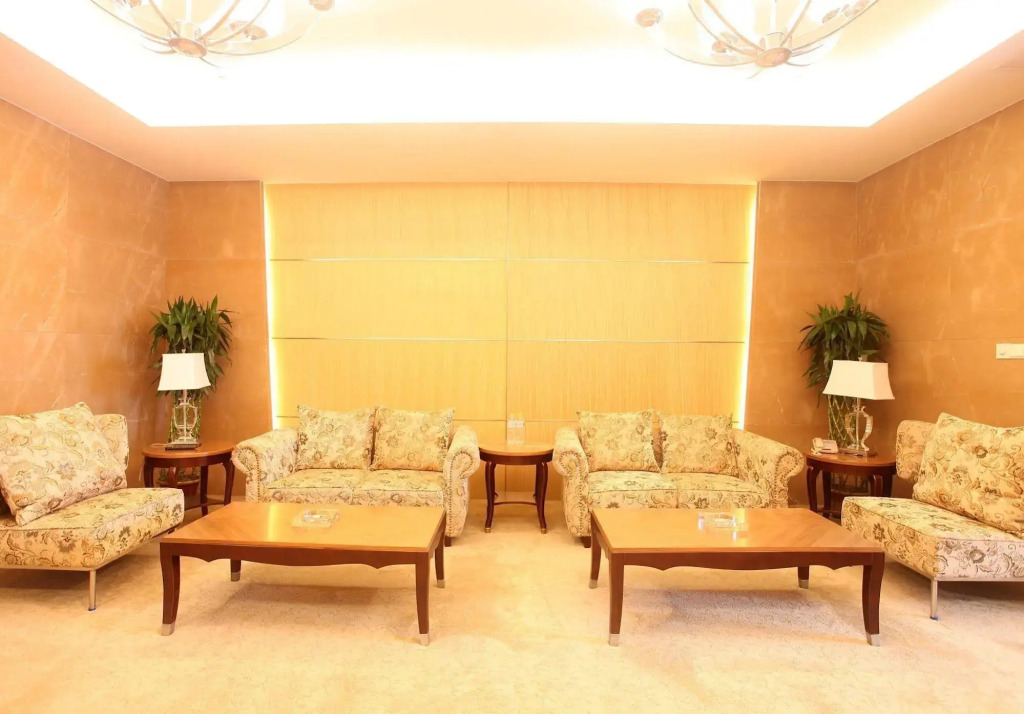Phoenix Jinghua Hotel