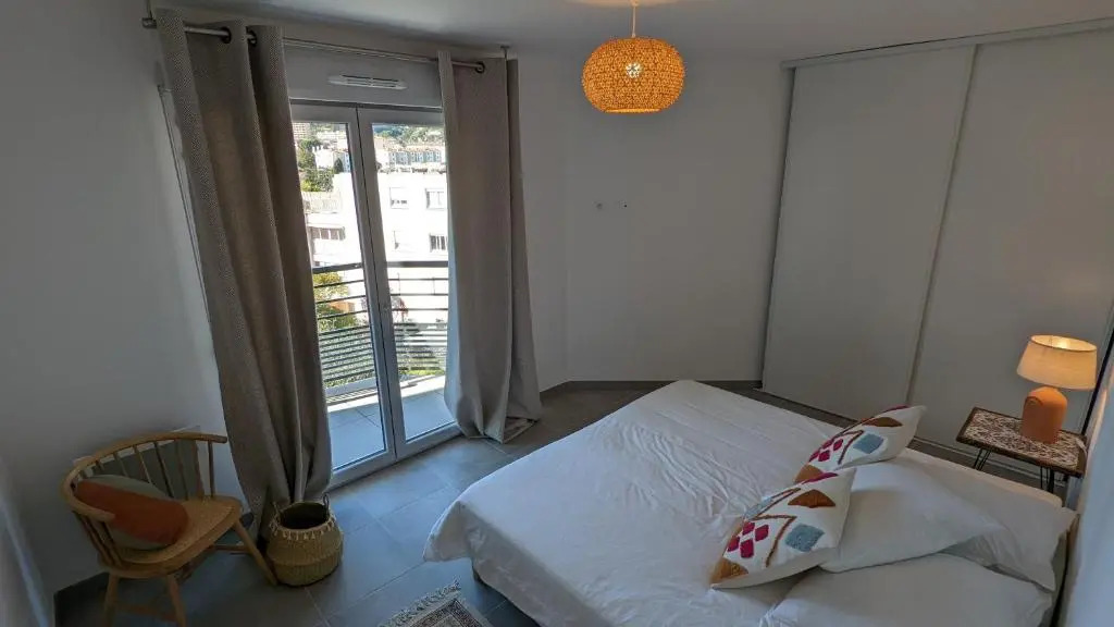 Superbe T2 en résidence avec piscine et parking