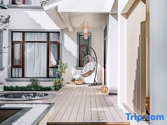 Yansheng Jingyue Designer Hot Spring B & B