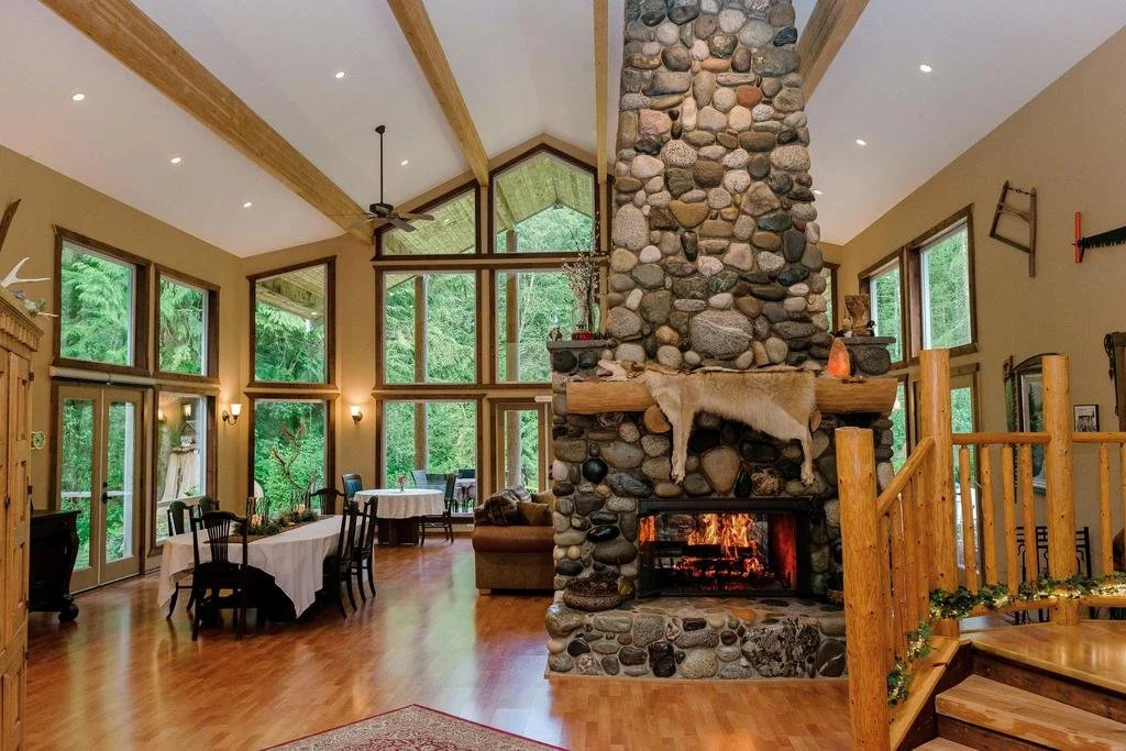 Arlingtons River Rock Inn Bed & Breakfast
