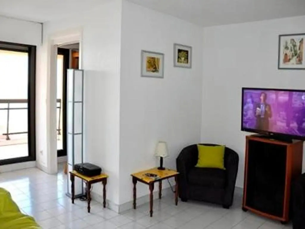 Appartement 2P, 4 Couchages, Terrasse et Salon de Jardin à 200m de la Plage, Fréjus - FR-1-226A-22