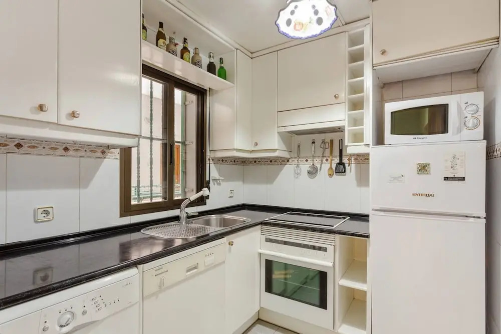 Cosy And Modern 2 Bedroom Apartment In Great Location