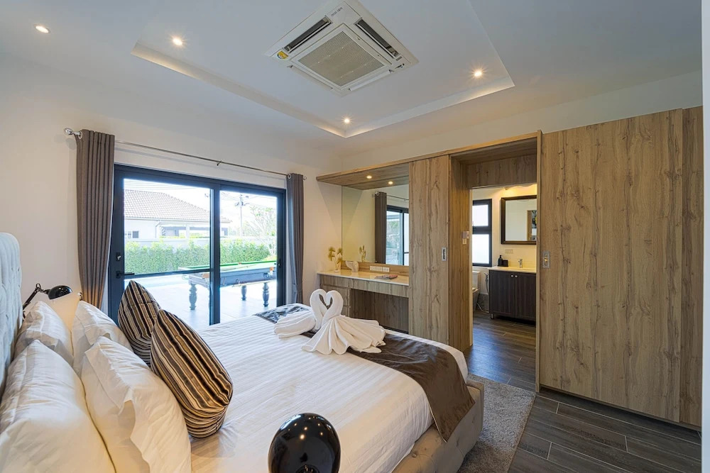 Modern 3 Bedroom Private Pool Villa ML7