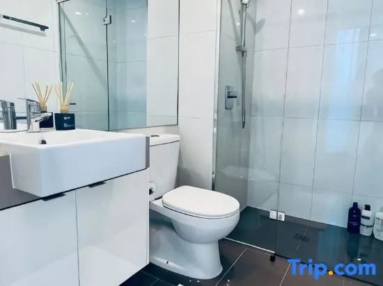 Stylish Southbank apartment Plus free parking for 2 cars