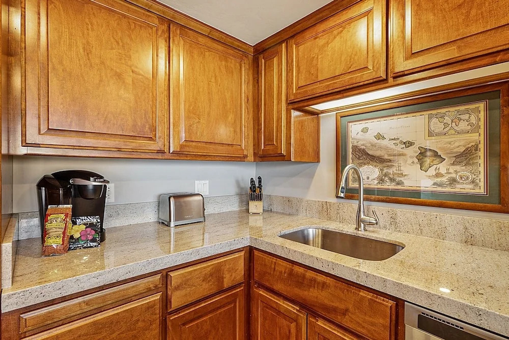 Kaleialoha 106 Ocean Front 1bd/1ba 1 Bedroom Condo by RedAwning