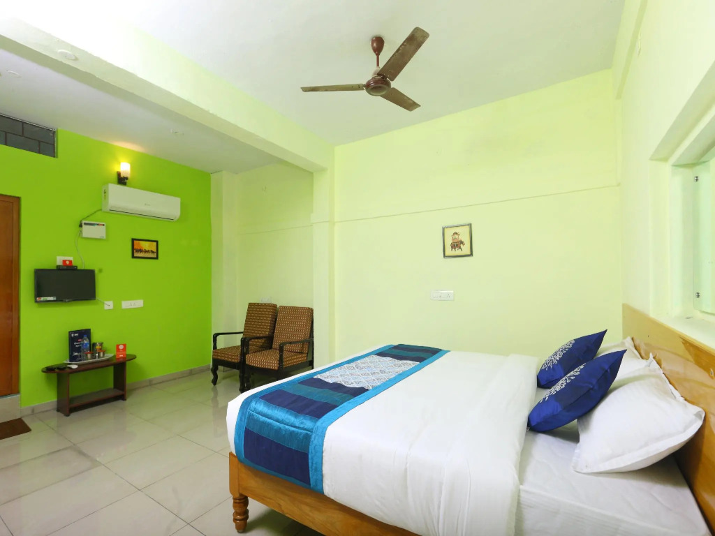 Super Hotel O Thavalakuppam Near Bus Stand