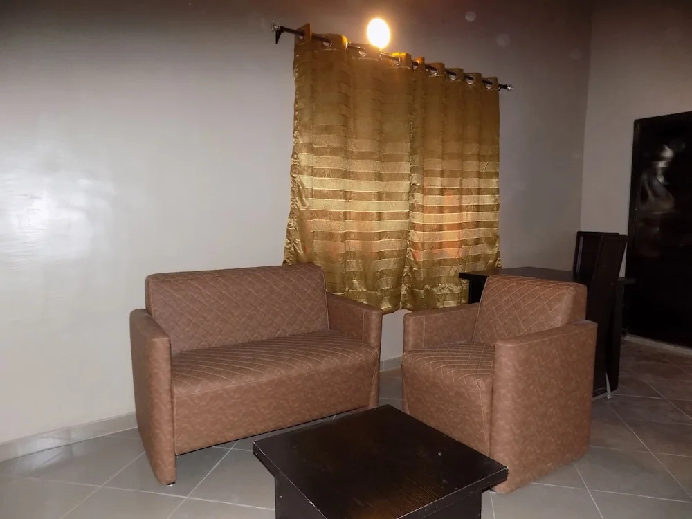 Posh Apartments Business Hotel