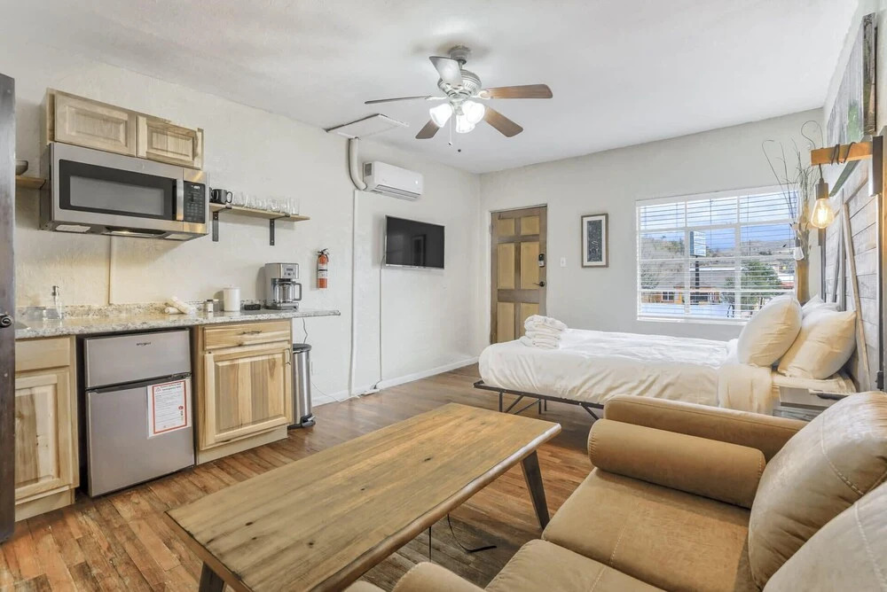 1BD Suite Trails & Garden of the Gods Dogs Welcome!