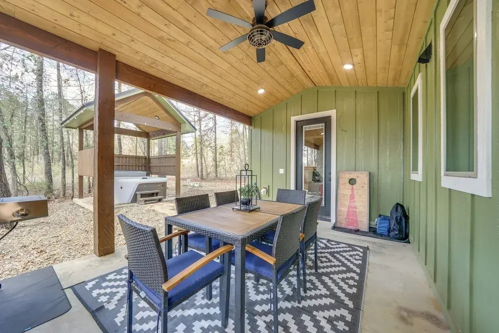 Chic Forest Hideaway in Broken Bow w/ Hot Tub