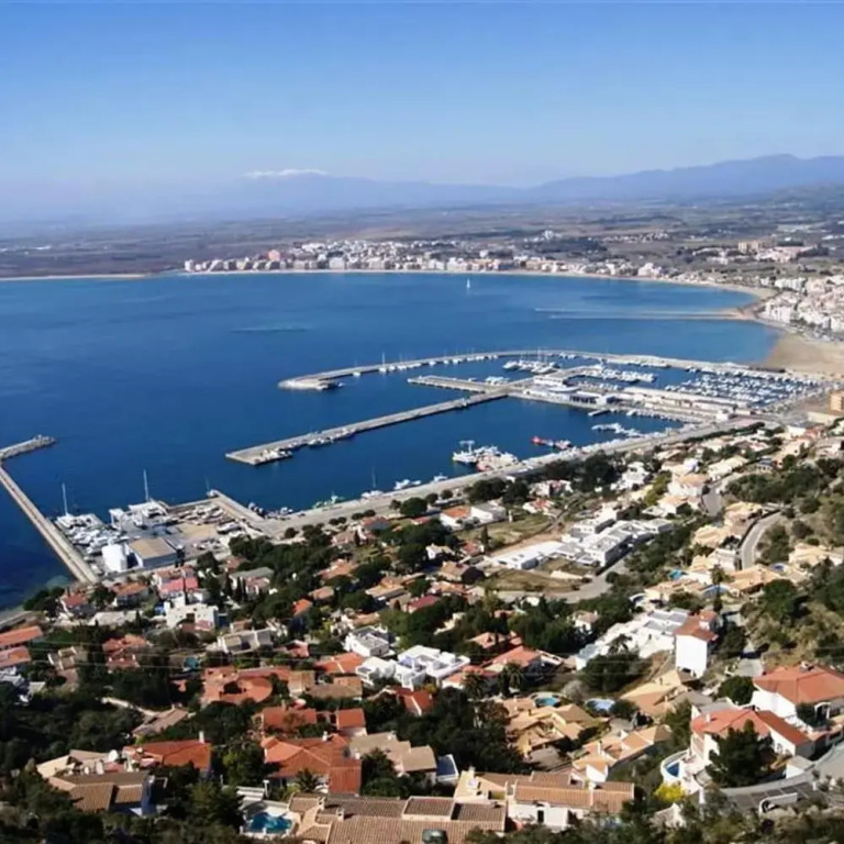 La Torre in Roses With 1 Bedrooms and 1 Bathrooms
