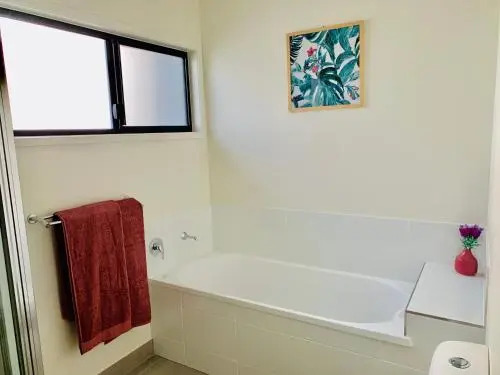 DAYDREAMING Airlie Beach, Water views & only 200m to boardwalk