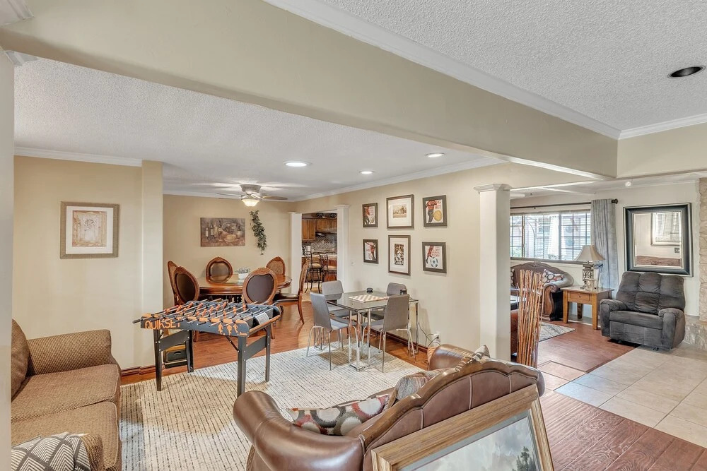 Cozy 4 Bedroom Home - Minutes to Downtown Tulsa by RedAwning