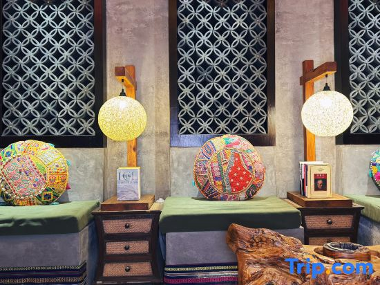 Yixunli Theme Hotel