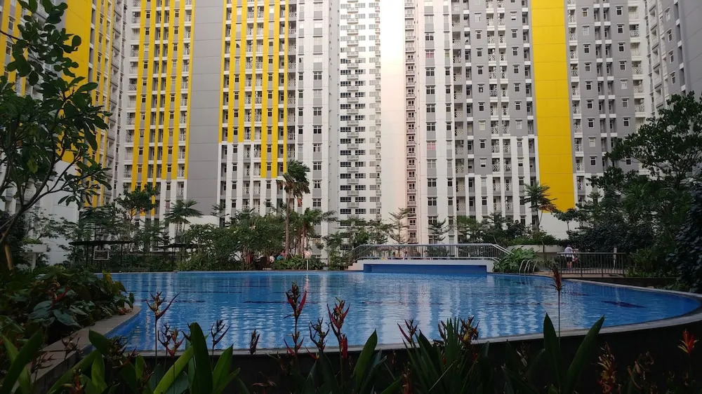 Homey 2BR with Pool View Apartment @ Springlake Summarecon By Travelio