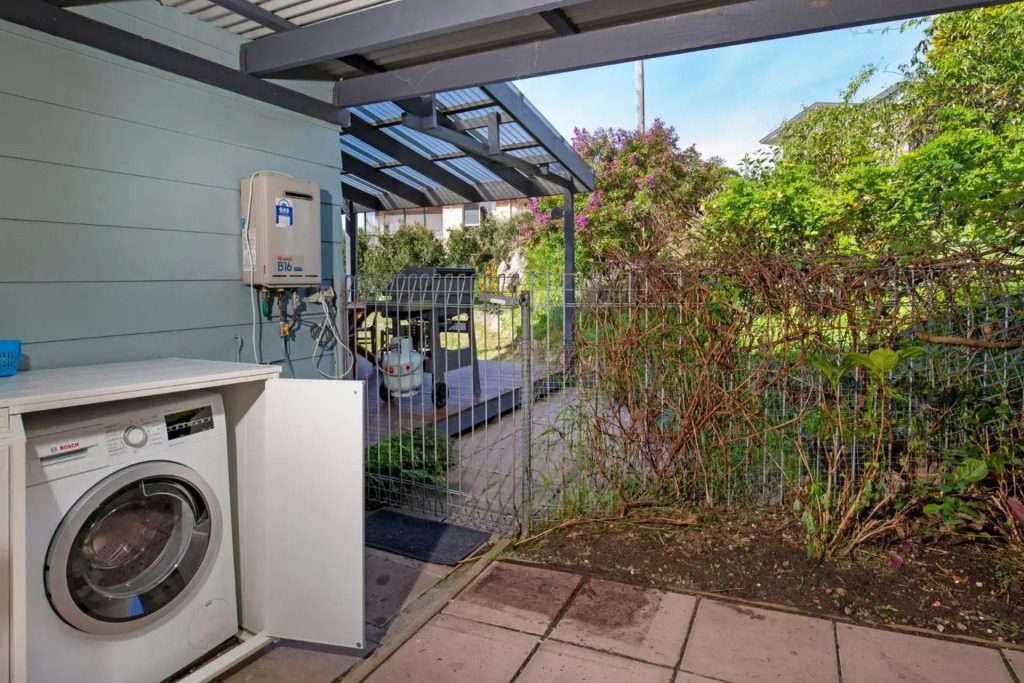 WindanSea Cottage - Pet Friendly - Ocean Glimpses