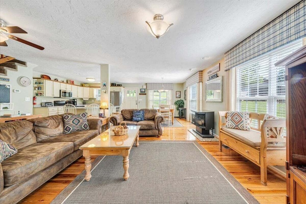 Cape Cottage - Private Dock & Fire Pit