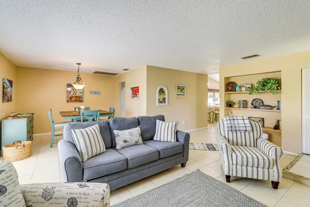 1 Mi to Dtwn Stuart: Bright Home w/ Pool & Spa!