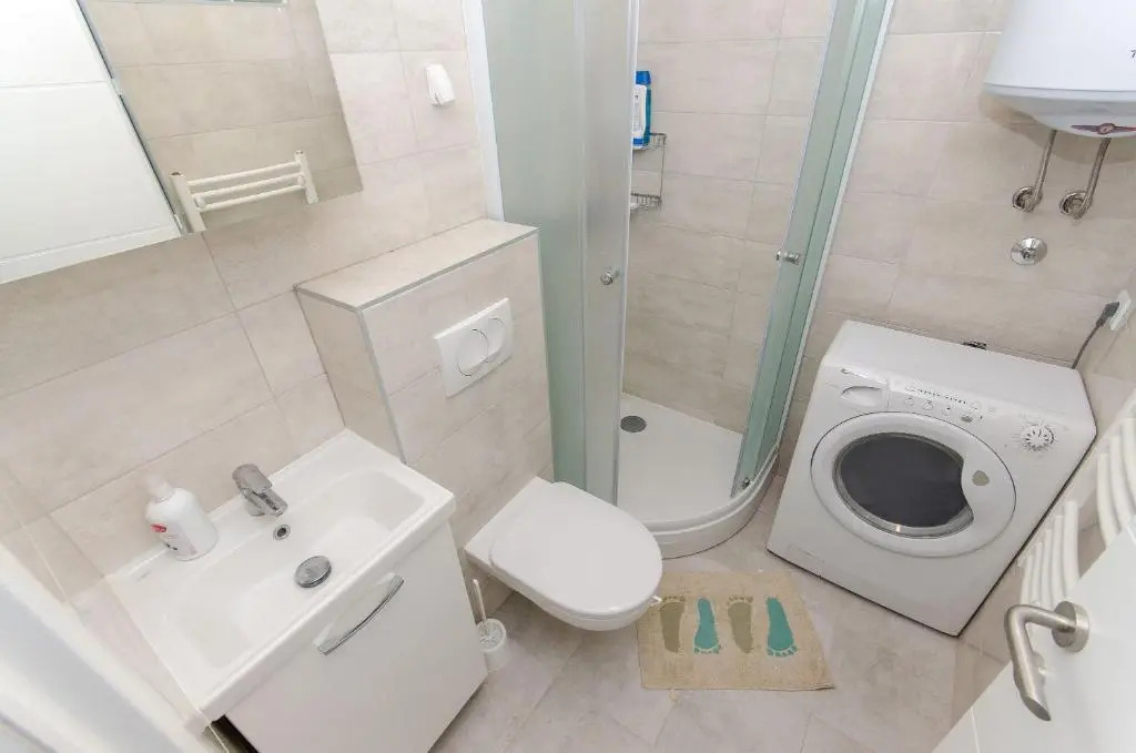 Spacious apartment Neven near center, with two AC units