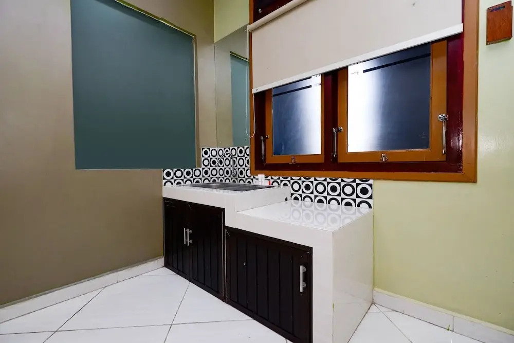 OYO 2095 Wisma Daun