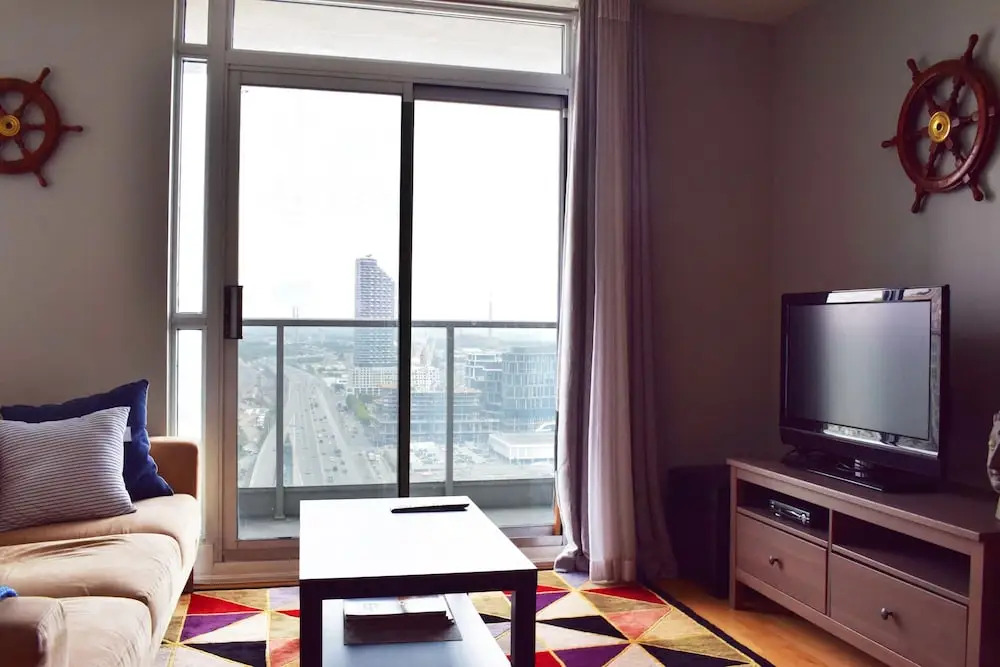 Modern High Rise 1 Bedroom in Downtown Toronto