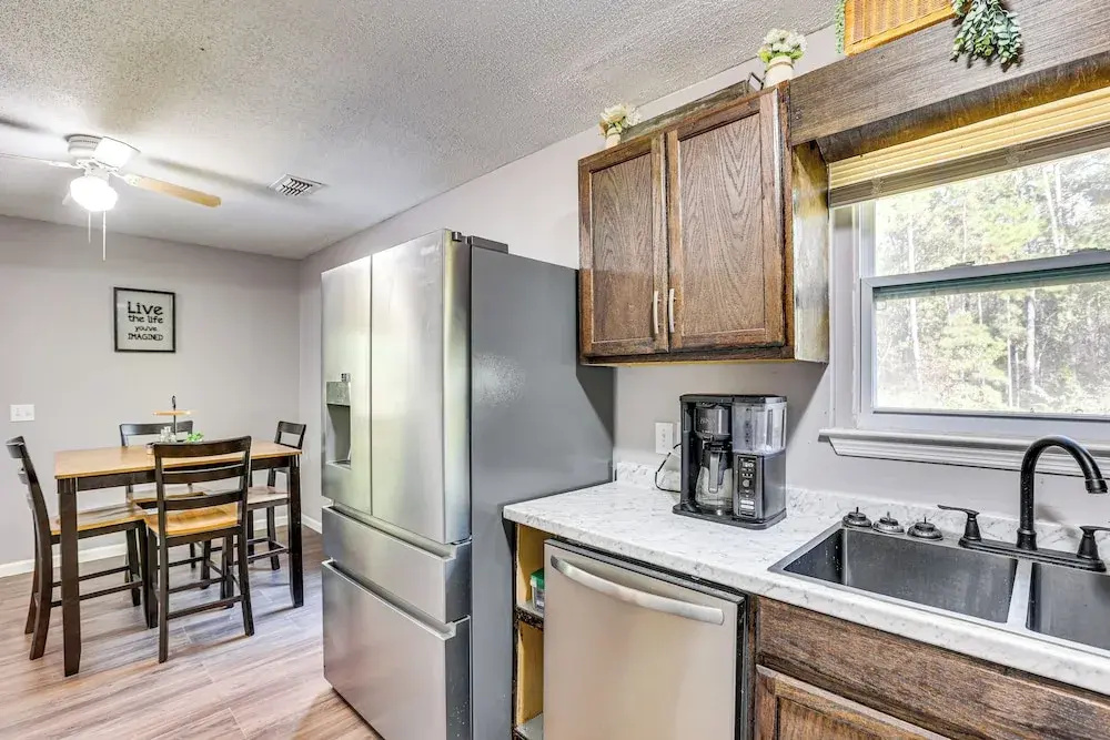 12 Mi to Dtwn Savannah: Remodeled Family Getaway!