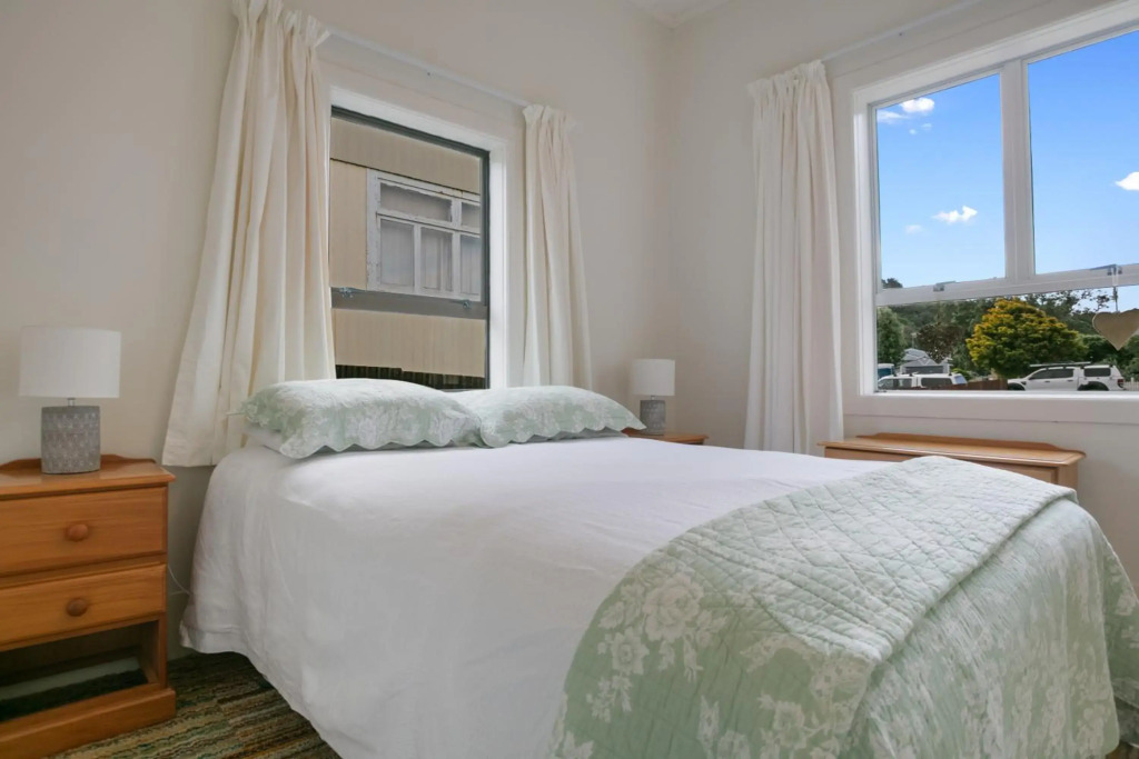 Clara's Togs and Towels - Waihi Accommodation - Bachcare NZ