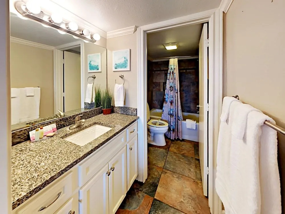 141 Sea Breeze 1 Bedroom 1 Bathroom Condo