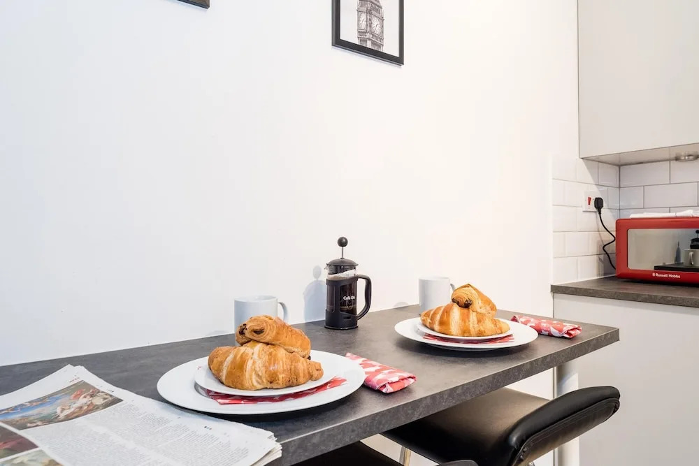 Bright Battersea pad Sleeps 5