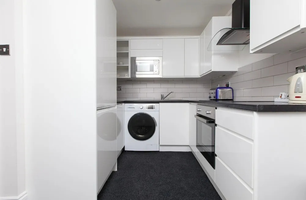 Leith Walk: Lovely Renovated Lower Flat W/parking