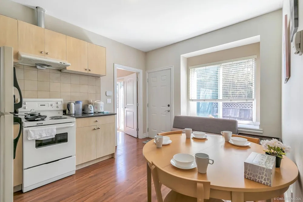 Bright 2 BR Private Suite by Elevate Rooms