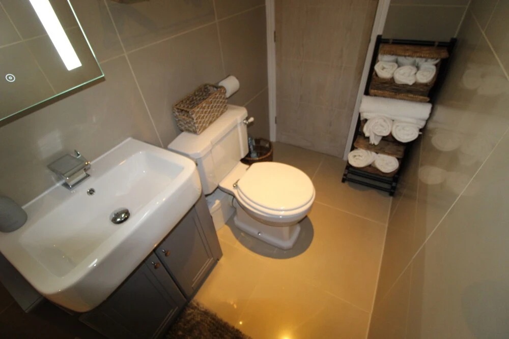 Beautiful Cosy 1 Bedroom Basement Apartment