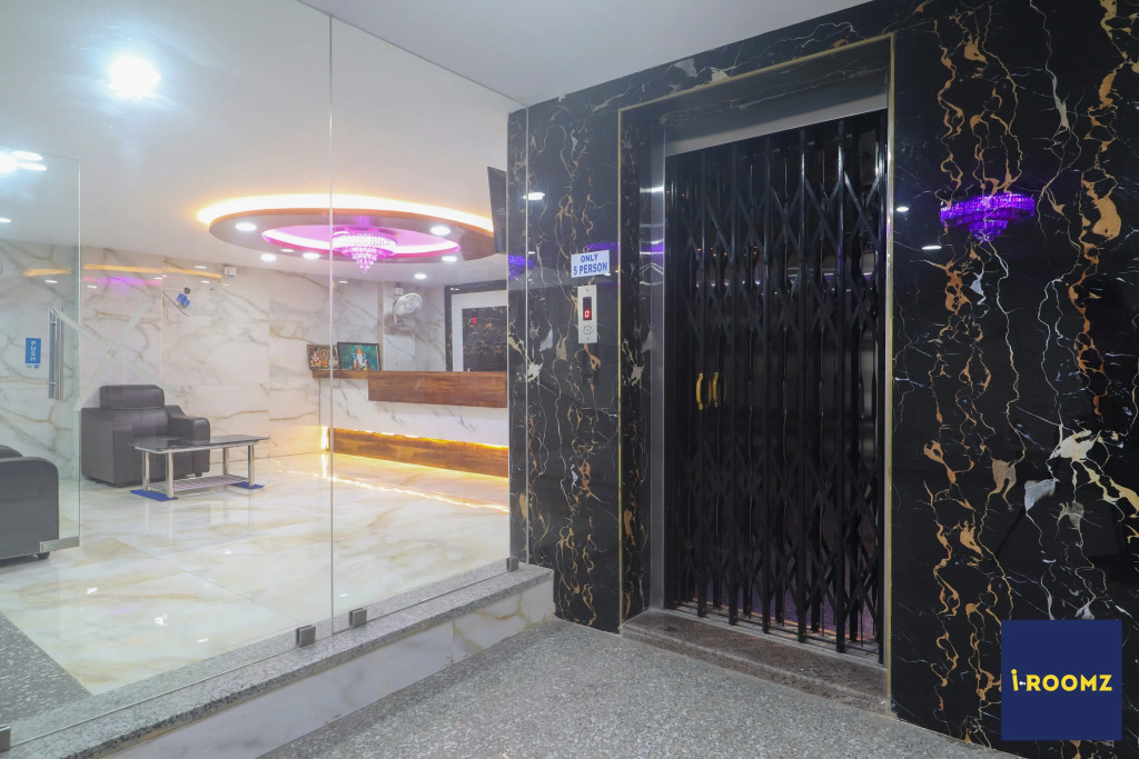 iROOMZ Hotel Apoorva