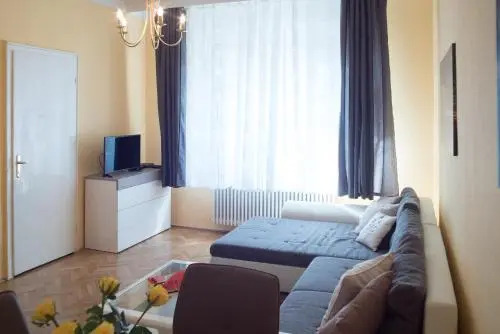Rebecca Apartment next to Synagogue