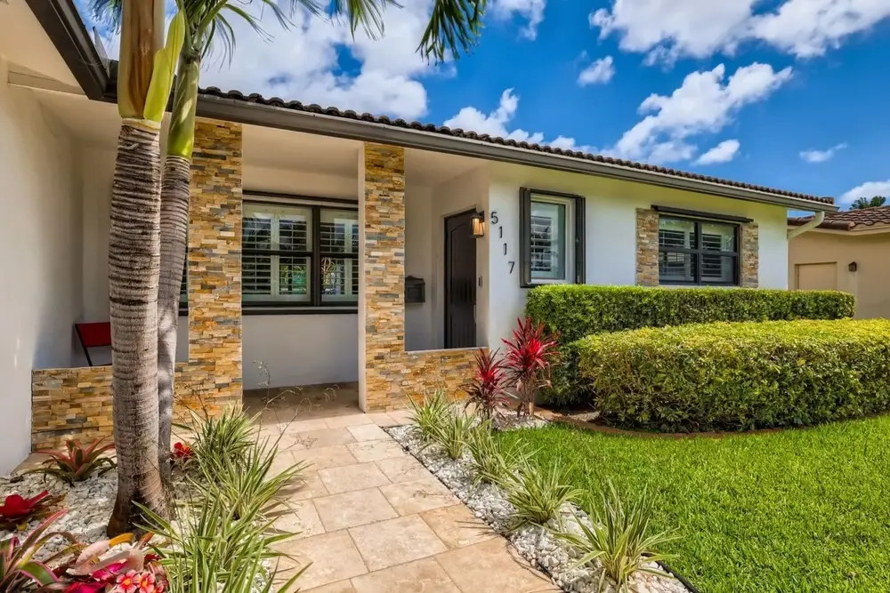 Great Location Private House Pool, Hot Tub, Patio w/ Fire Pit 3br/2ba