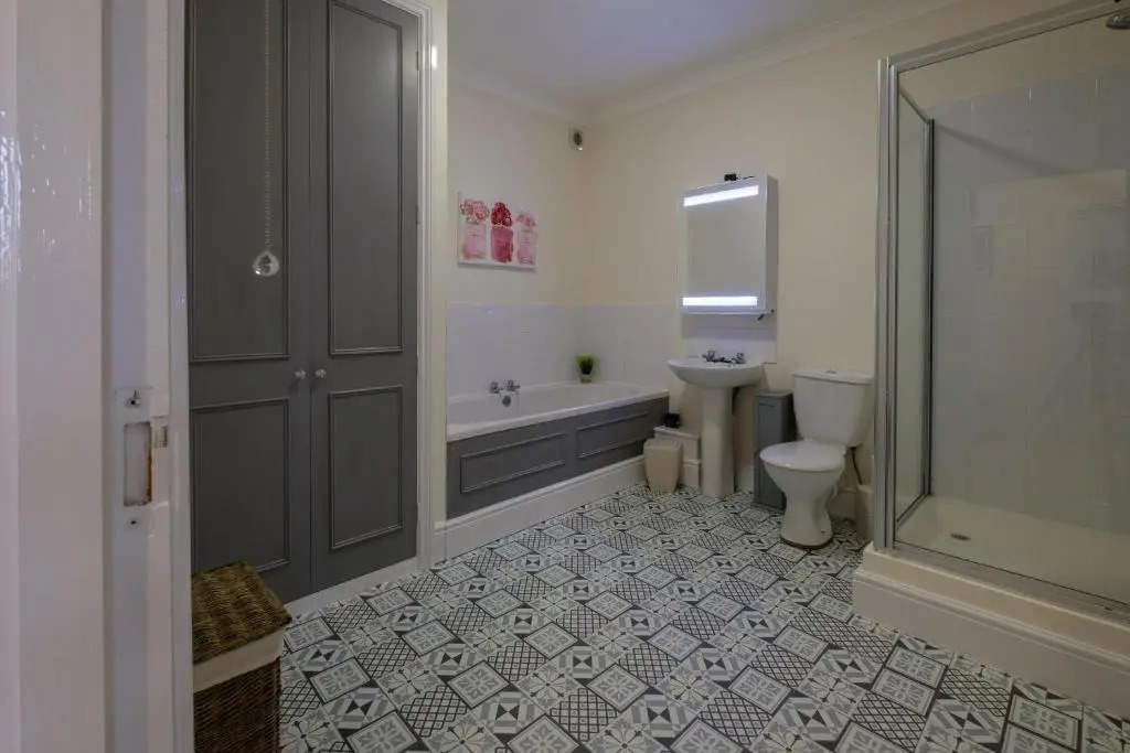 Stylish Modern Apartment in the heart of Ryde
