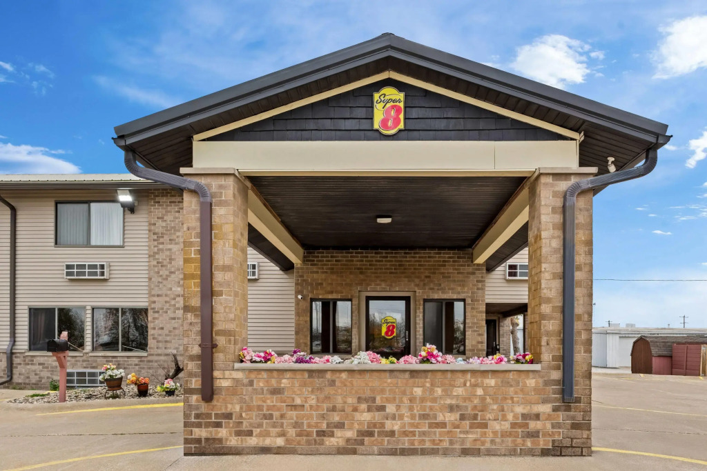 Super 8 by Wyndham Jefferson