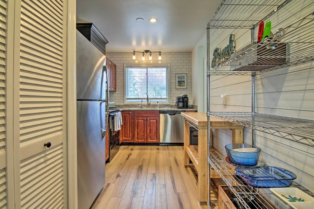 1 Mi to Beach & Boardwalk: Family Townhome
