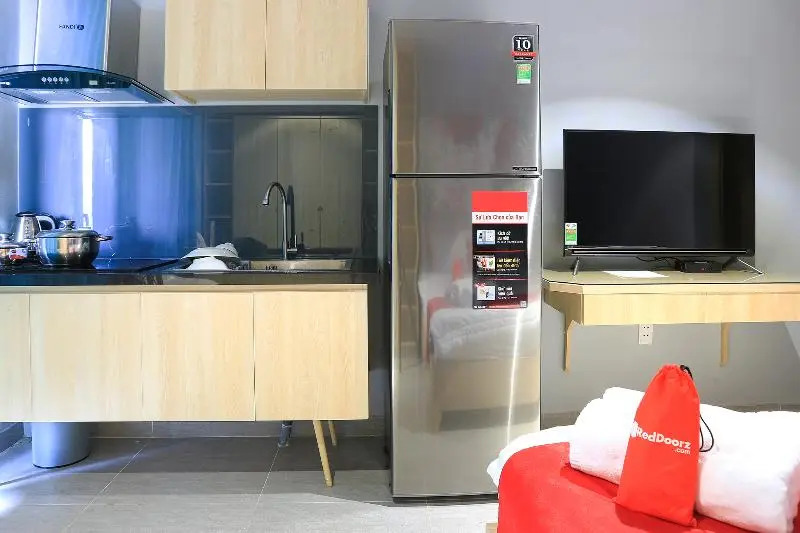 RedDoorz Plus  Le Van Sy Street 2