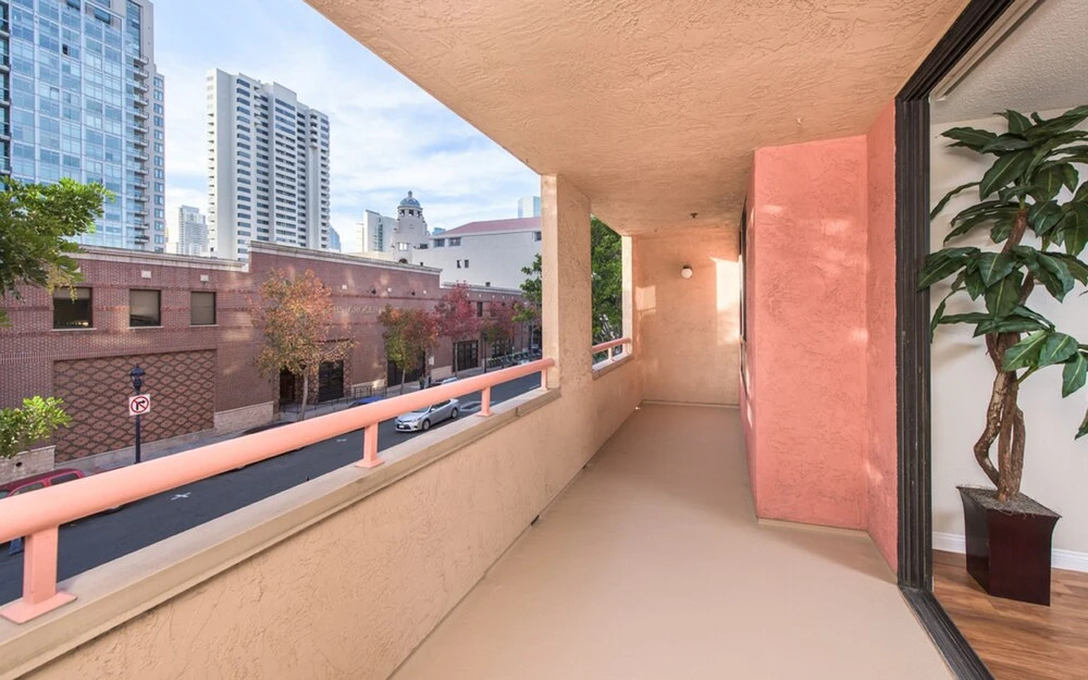 Chic Gaslamp Quarter Suites by Sonder
