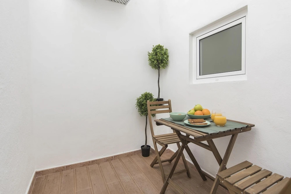 Principe Real Elegant flat with terrace