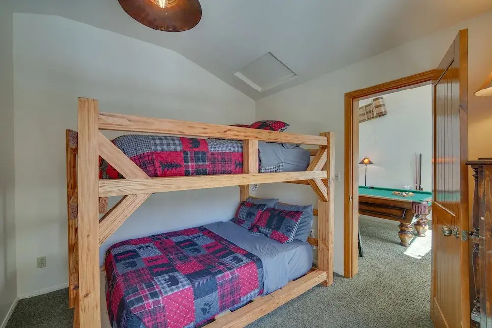 Spacious Big Bear Cabin Rental - 1 Mi to Lake!