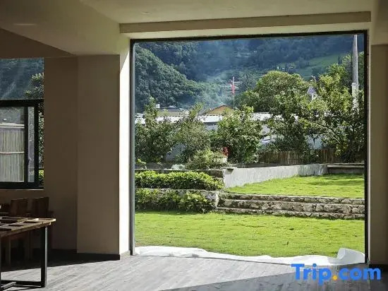 Mountain Stream · Courtyard (Hailuogou Moxi Ancient Town Branch)