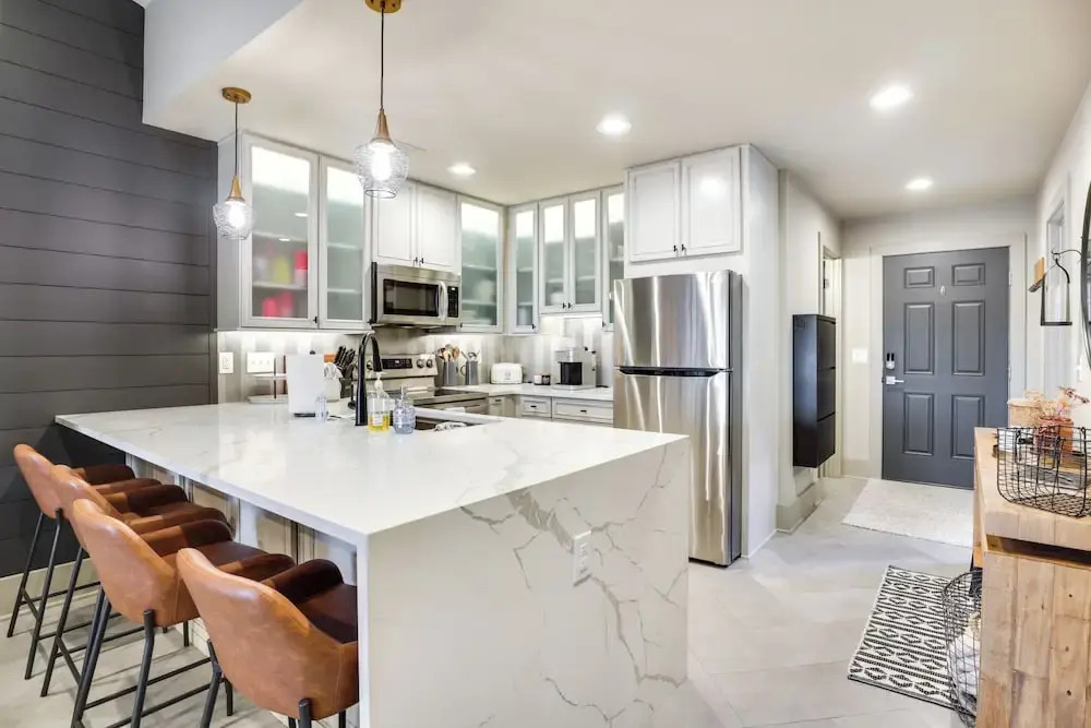 Views + Pool Access: Luxurious Lake Ozark Condo