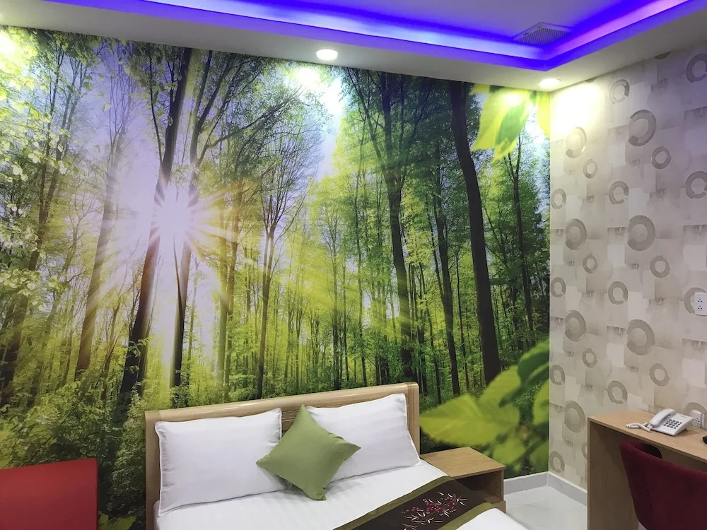 Guest Room in Ben Thanh, Deluxe and Private 1 Queen Bed, 1 Bathroom for 2 Guests